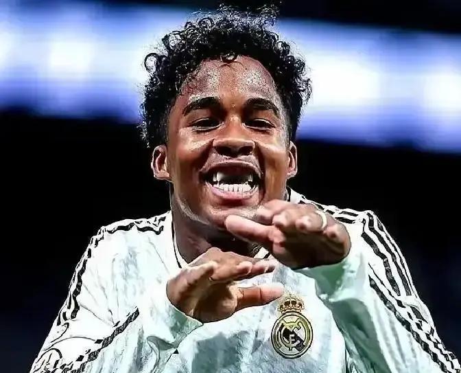 决定比赛的不是教练，是合同。姆巴佩的每一分钟上场时间，早就被三家赞助商精确