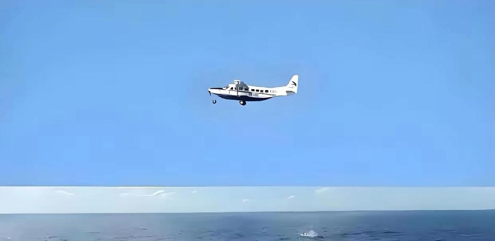 3月20日，菲律宾飞机再次逼近美济礁，这次中方没惯着果断“开火”！别小看这