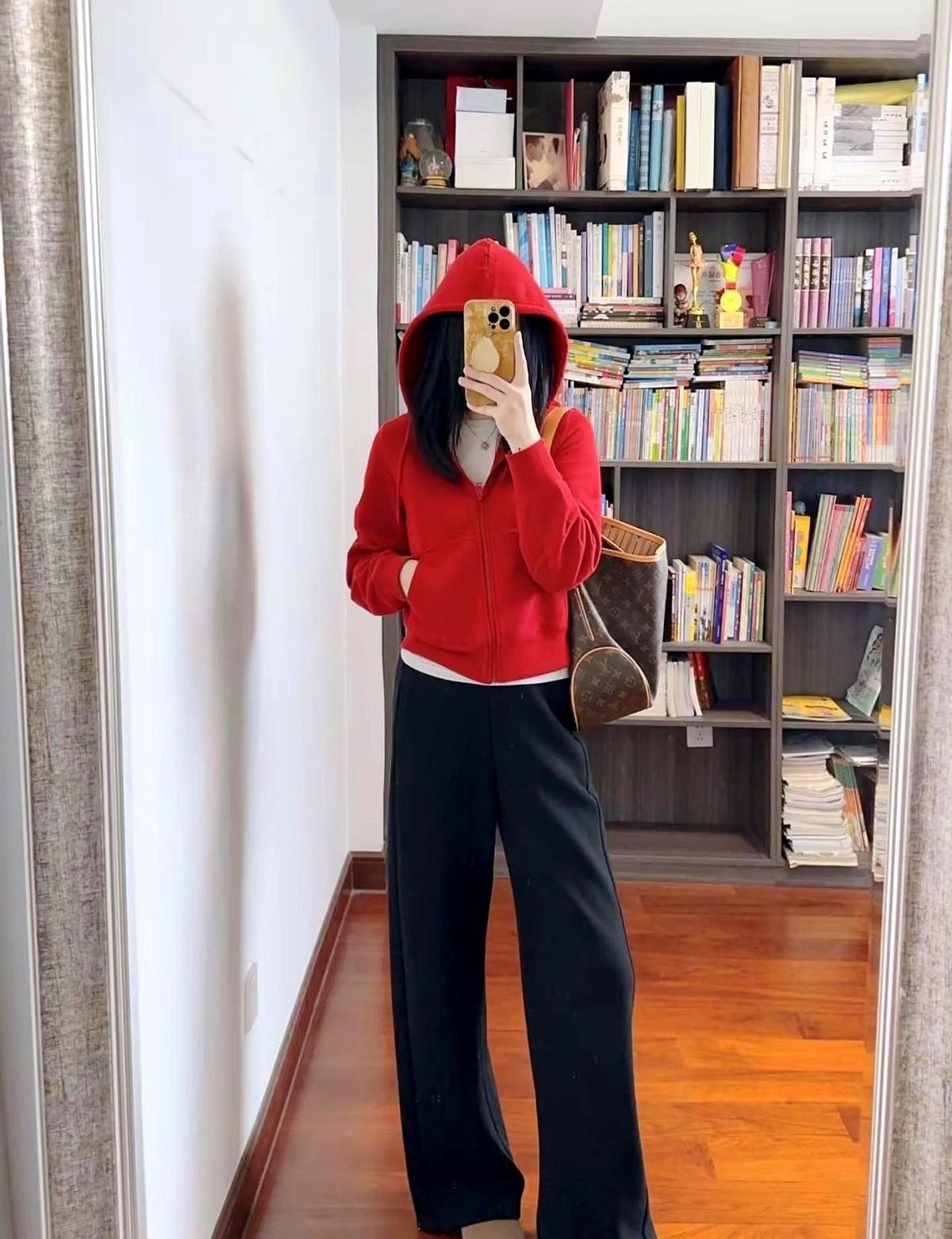 别再怪羽绒服臃肿了，是你没找到藏在衣服里的‘小暖炉’。它里面没塞一根羽绒，而