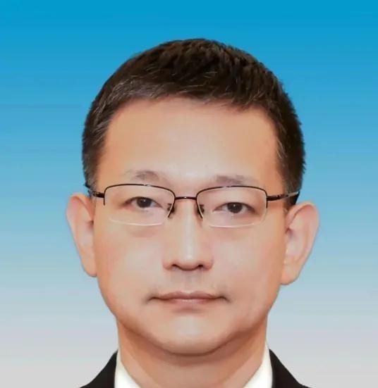 傅作义孙子傅川的人生故事傅川出生在山西芮城，那地方是傅作义的老家，他从小就知道