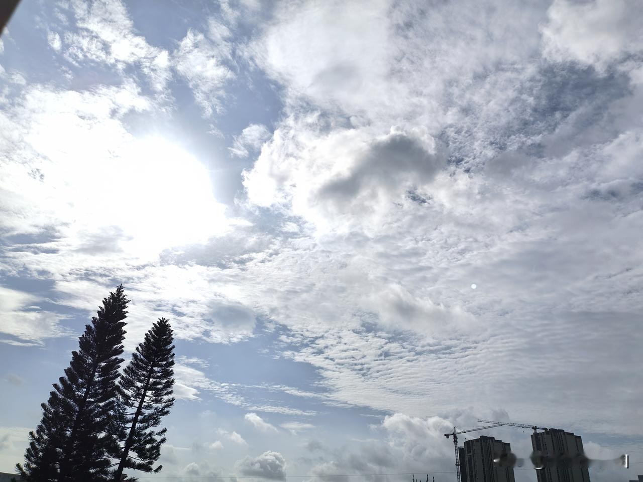 广东仍有强降雨，“倒水模式”还将持续开启！今天（20日），广东大部分市县有大
