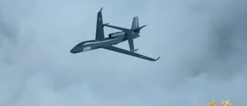 解放军空军WZ-10高空长航时（HALE）侦察无人机亮相，长9米、高3.
