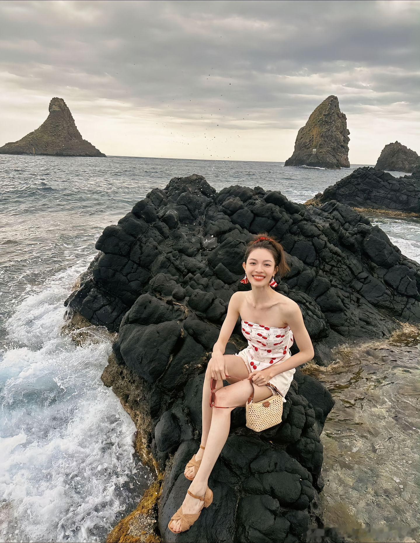 钟楚曦真太会拍旅行的照片了，女明星嘛怎么拍肯定都是好看的，但感觉她拍出来了快乐和