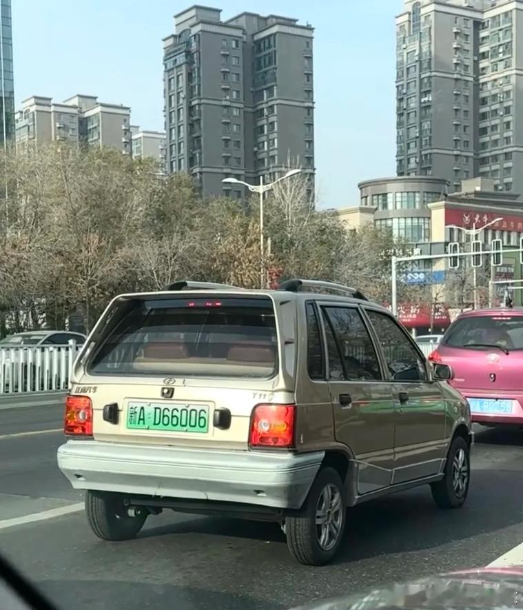 我想说，这号码，算是“新”字辈的天花板了吧！​​​