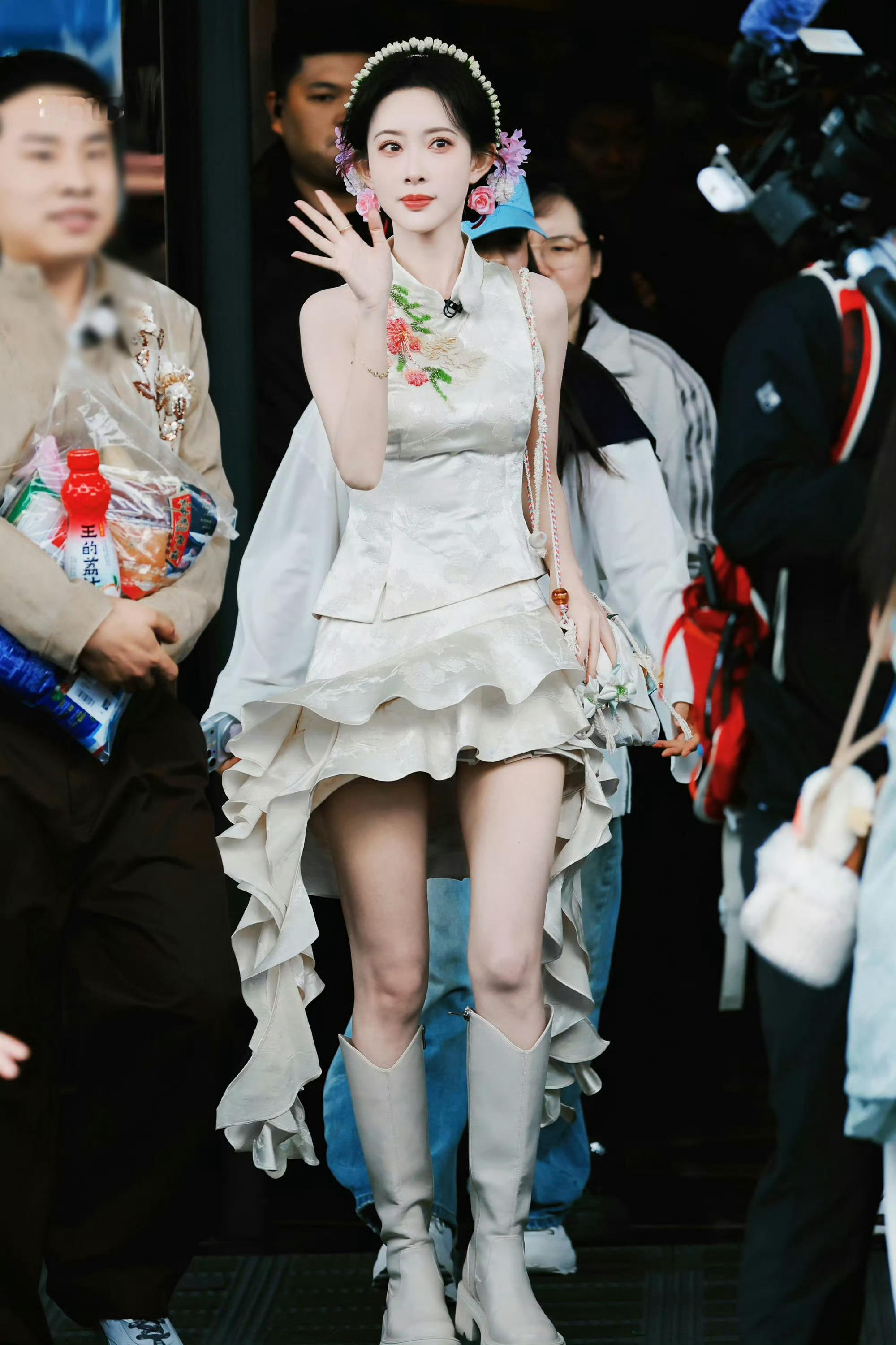 孟子义跑男簪花造型美得太惊艳了