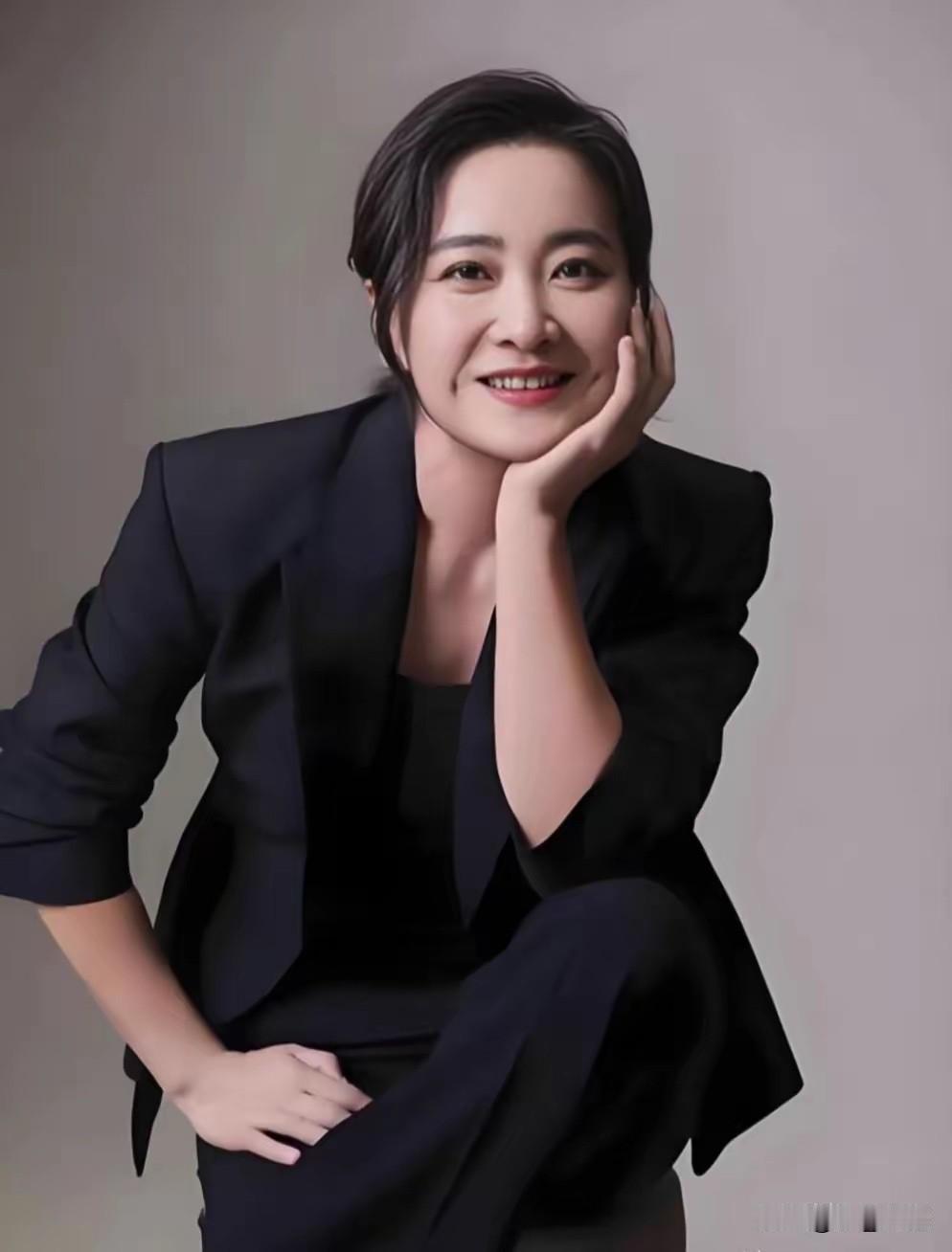 贾玲操作越来越“迷”了2024年，《热辣滚烫》爆火后，贾玲两部电影票房高达