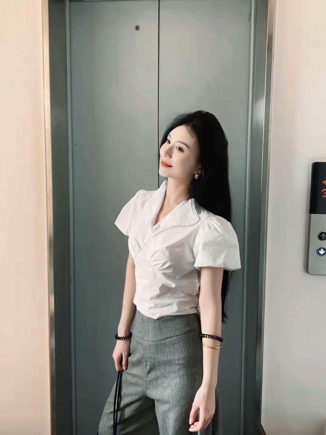 剪发那年，她病得连头发都留不住。两年后，头发长回来了，人也好了。不是谁都能把