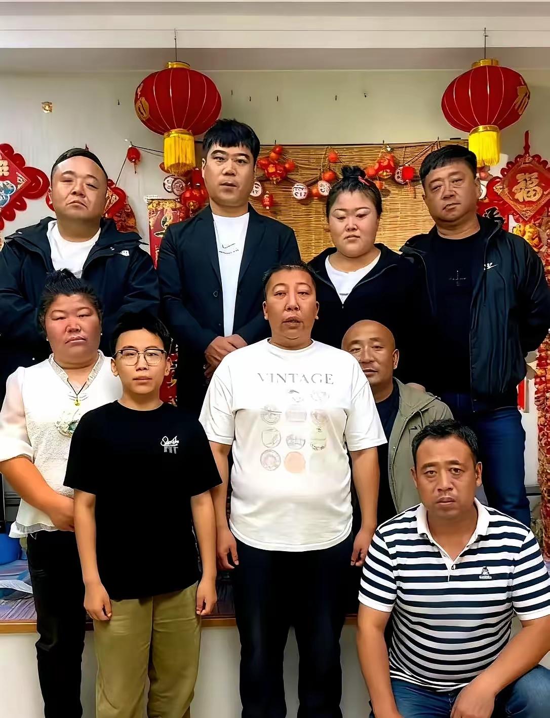 劣迹网红“东北雨姐”的小号已经28万粉丝了。那些买了她的“木薯粉条”没退款的