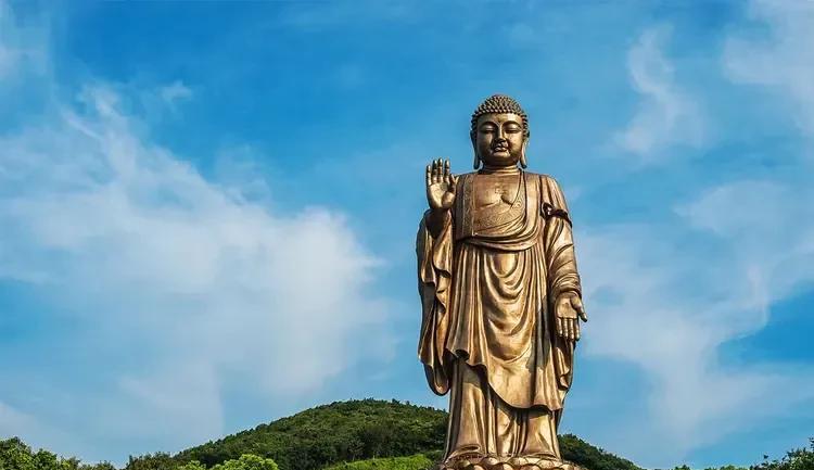 全国最挣钱的佛教之地在哪里？不是少林寺，也不是灵隐寺，而是无锡的灵山大佛景区。
