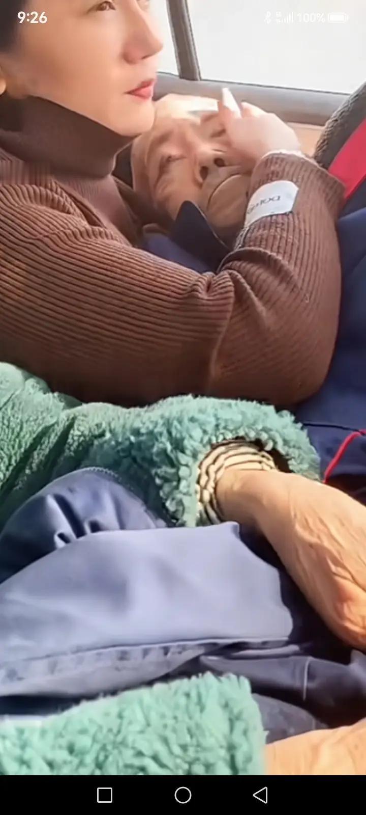泪酸，父亲病危，非要落叶归根，在女儿家住了20年，病危了告诉女儿老就老在家里，女