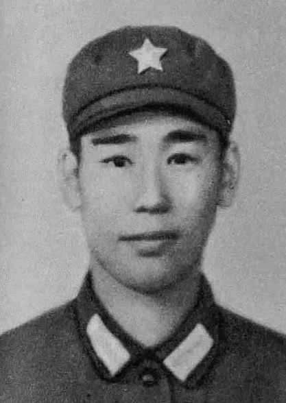 1979年2月，姜利民摸到了越军阵地，越军没有发现他，谁知他突然打开手电筒，越军
