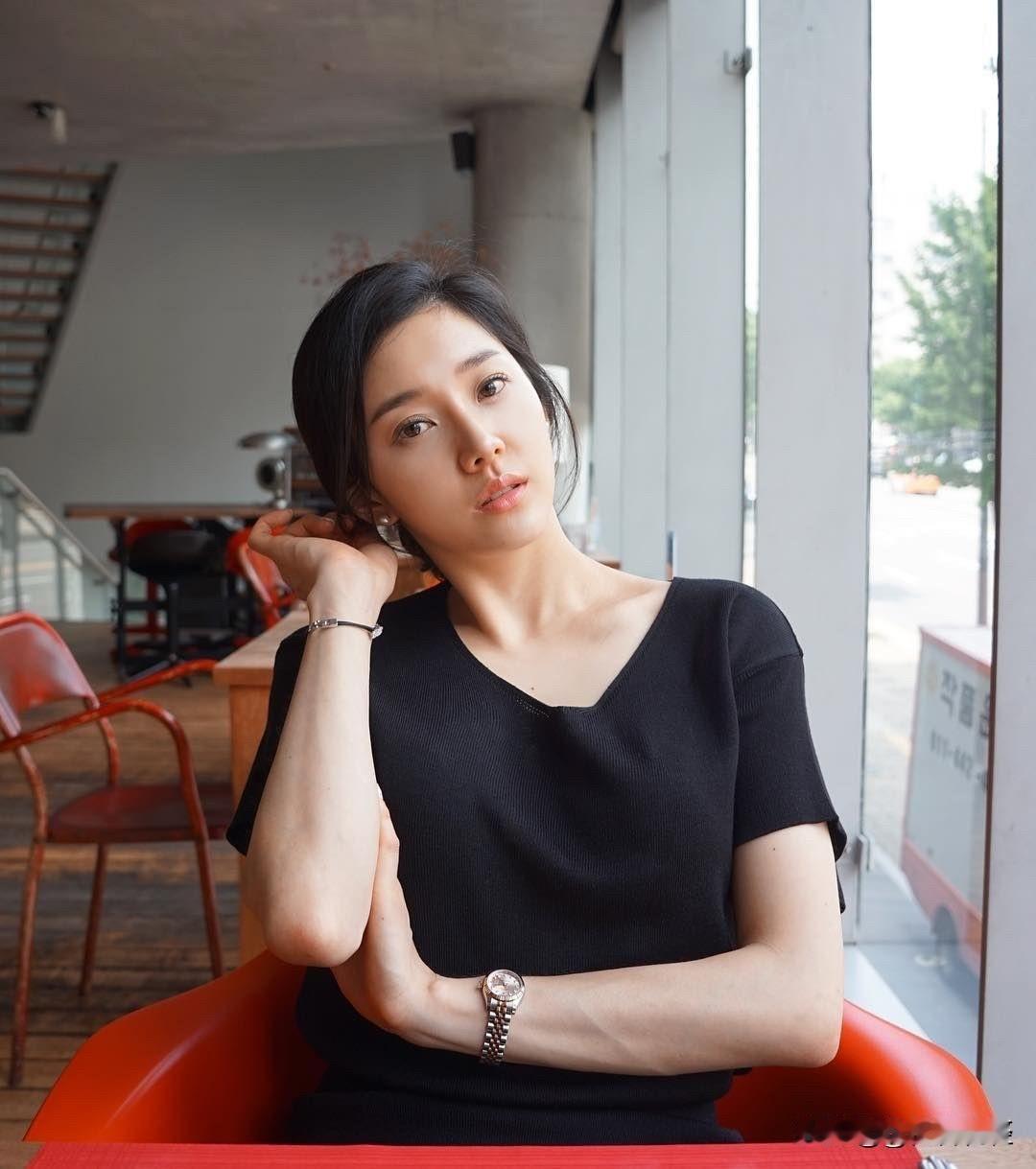 梳理自身过往最根本的目的是打开一个更新的自己。静下心来回看自己，五十岁的人了