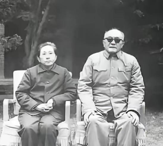 1952年，黄克诚的岳父因倒卖鸦片被判处死刑。临刑之前，他找到承办此案的干部，只