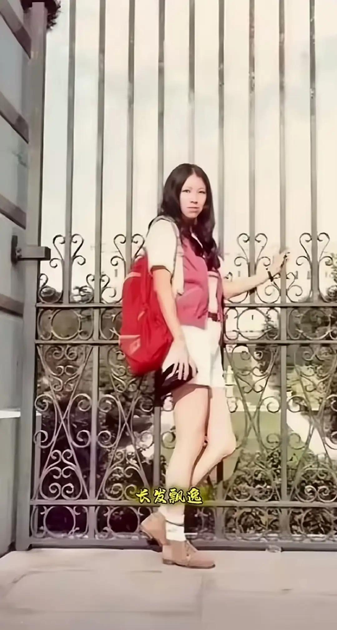 其实三毛也可以很淑女。三毛​​​三毛背影三毛游景点