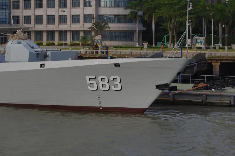 中国海军的“装备哲学”：为何有了最强的055，还要大建052D？外界一直对中国