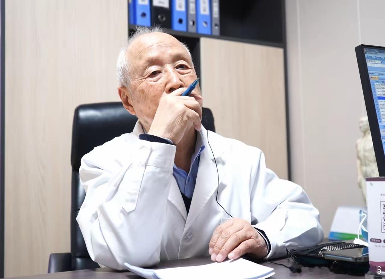 男人肾虚，这八大表现跑不了，看你占几个？1、早晨醒来，总感觉嘴里发干、发苦，甚至