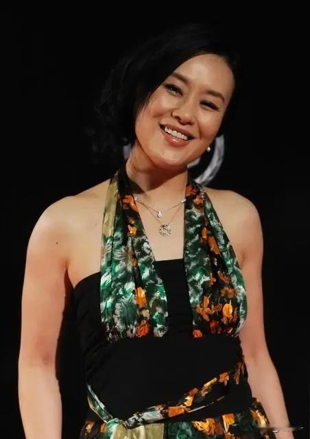 中国电影史人物之第1454位，邬君梅（1966年2月5日一）生于上海，现今是美国