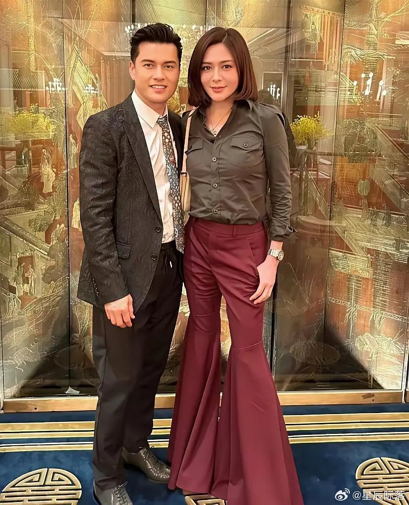 一位70岁明星和一位60岁明星的合照，你觉得谁赢了？