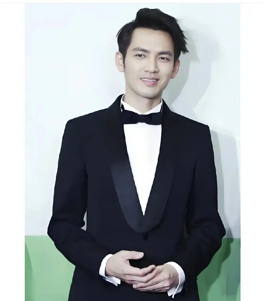 钟汉良说，他后悔死了。之前他拒演《甄嬛传》的果郡王，结果被郑晓龙记了14年。后来