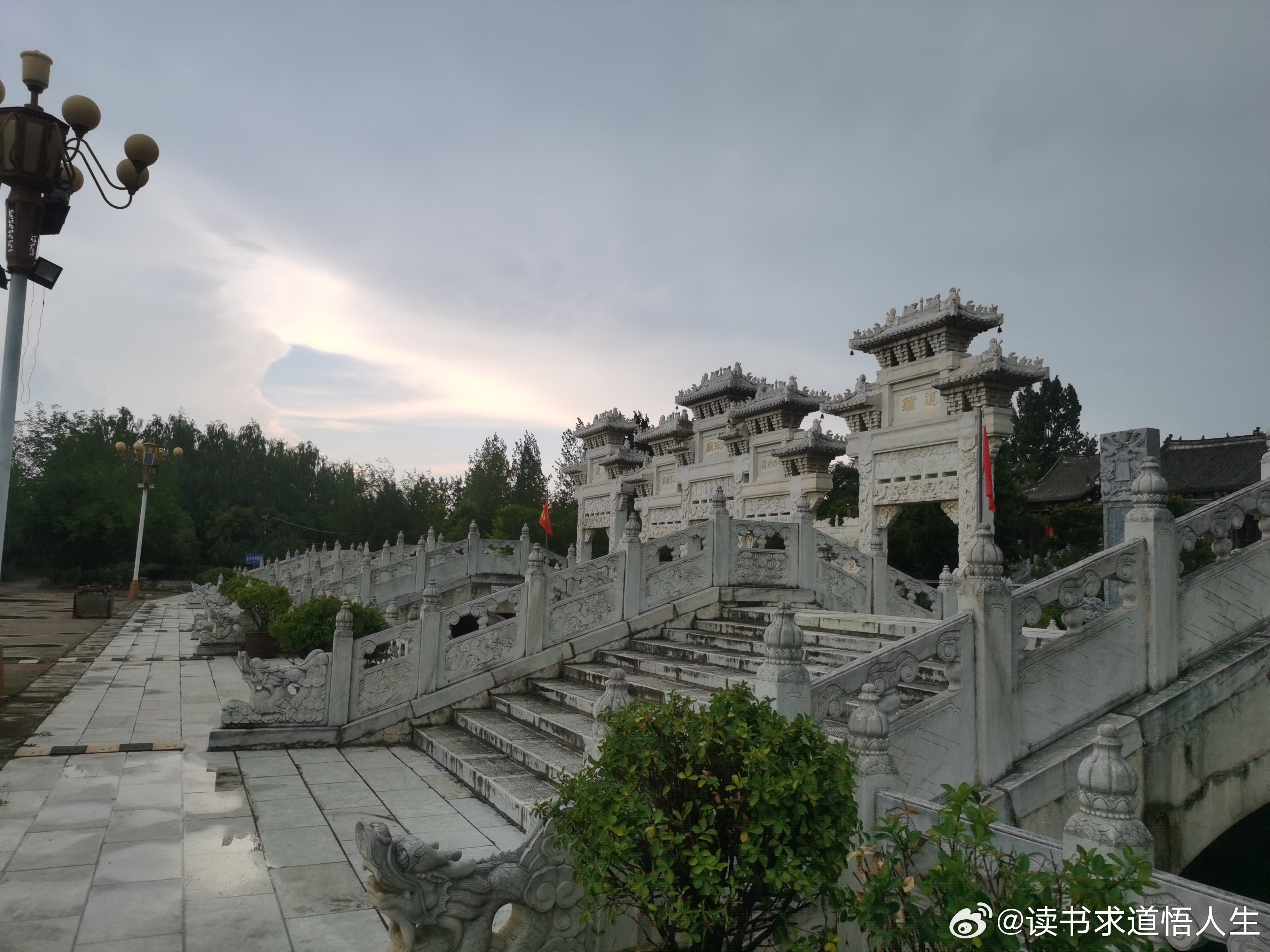 以宋江为首的投降派为什么总想着投降朝廷？以宋江为首的投降派，为什么总想着投降，不想着割据一方。因为这