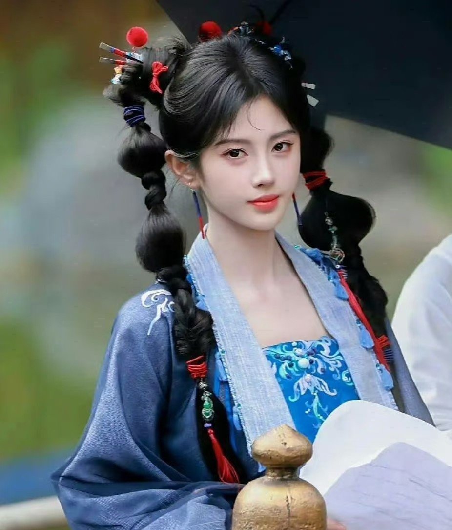 易小雅做的古偶女主造型，卷出花了........