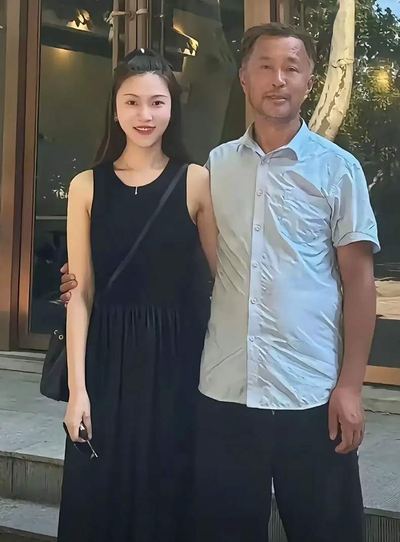 我特地去扒了扒沈巍和晓晓的故事，不查还好，一查直接给跪。本以为最大的雷是“爷孙