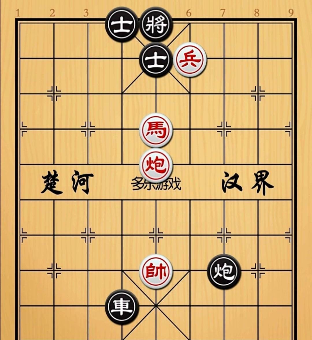 所有人都盯着将帅。王天一盯着那门炮。炮在边路，闲置三巡。对面已经把手放到了