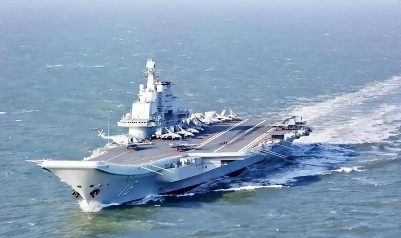 辽宁舰一小时耗油25吨，海上一旦燃油耗尽怎么办？答案很明确：只要航母不退役，