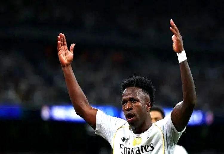 皇马又翻车，评论区直接炸锅。安胖刚走，阿隆索7个月光速下课，克洛普直接摆