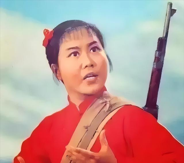 1988年，“小常宝”齐淑芳带领30名演员留美不归，背叛祖国抛弃丈夫，并恶狠狠对