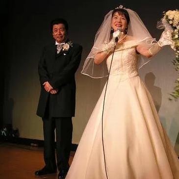 夫纲不振，堂堂七尺男儿，在男尊女卑的前提下山本拓改名为高市拓。高市早苗的丈夫出