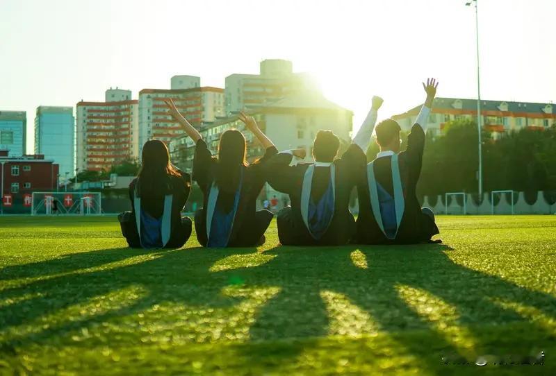 中国高等教育适龄人口将经历三个阶段的重要变化：2024-2029年保持平稳发展，