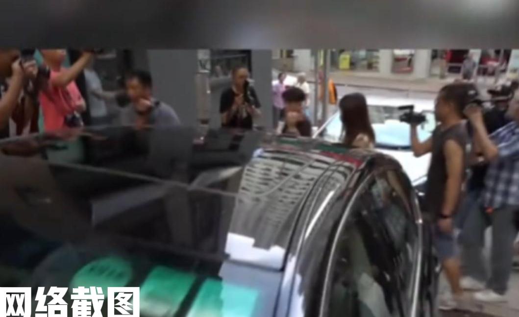 内蒙古呼和浩特有十三岁女孩。在一小区出现意外。这是女孩与家长发生争吵后，