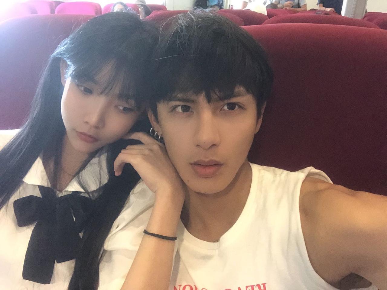 不知道这对情侣老了没有？这张照片在我相册至少待了10年啦。如今，还有多少人记得