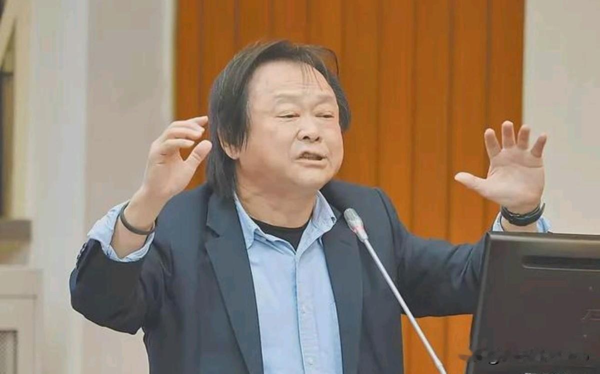 王世坚站队蔡其昌，公开喊话要柯建铭交棒！1月30日，根据岛内媒体报道，在蔡其昌宣