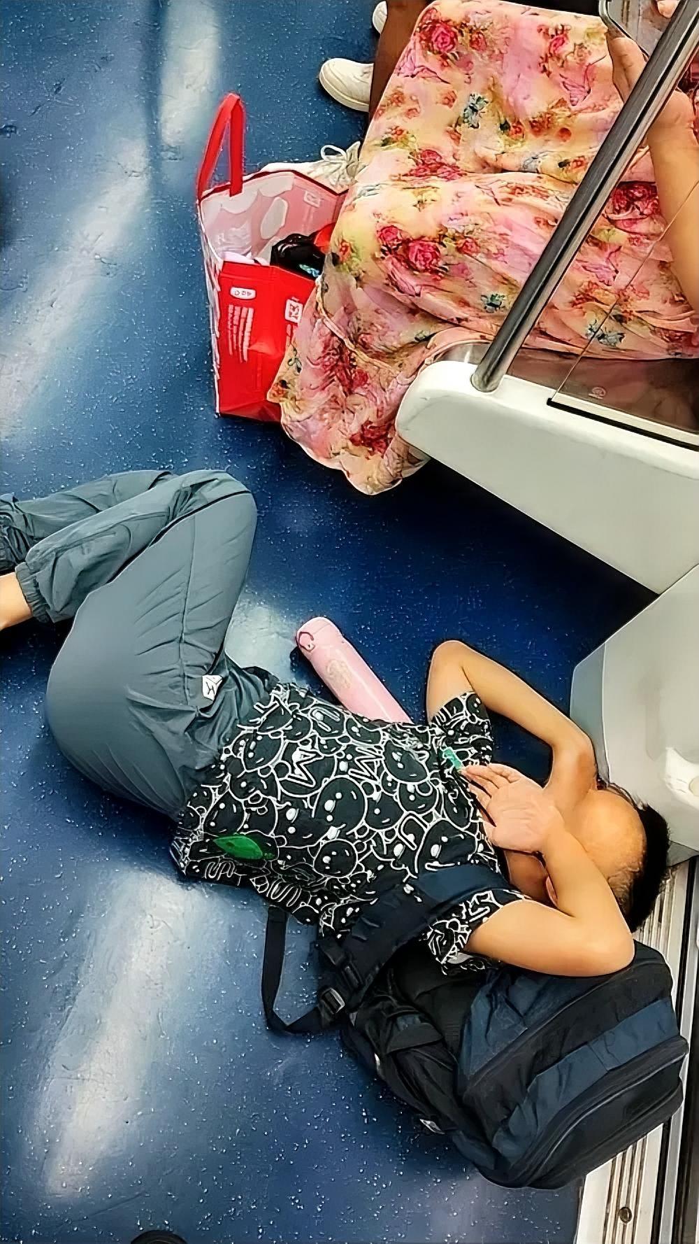 广州地铁近日上演真实版