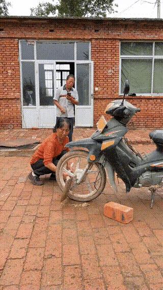 这老俩口真默契啊！