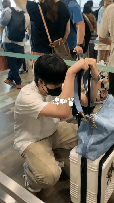 韩国过关为何这么慢王楚钦累到半蹲粉丝球迷心疼喊话韩国机场转机人山人海过关速