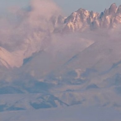 有一种蓝叫赛里木湖蓝，世界的尽头是雪山和大海