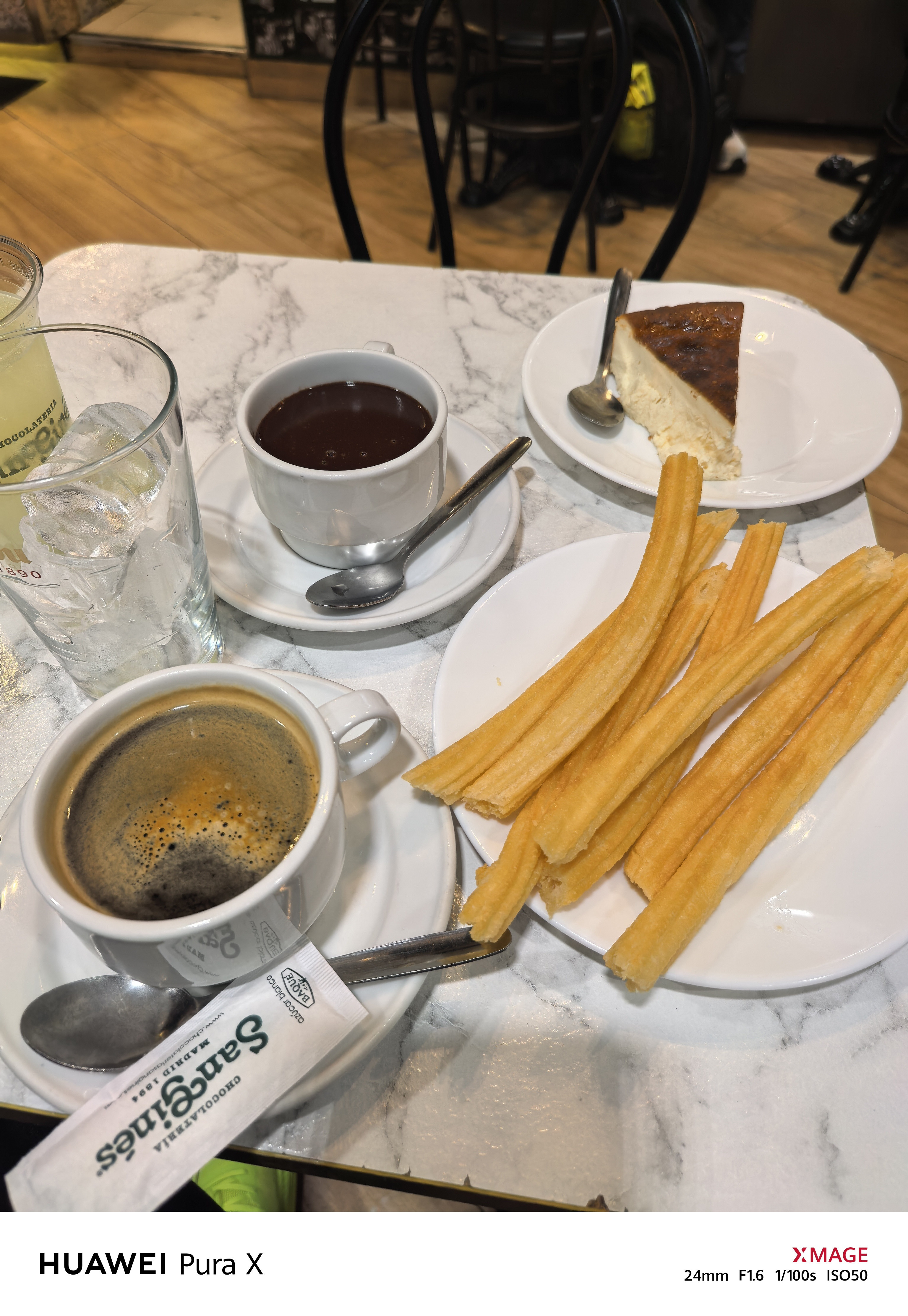 今天的西班牙🇪🇸早餐……油条蘸巧克力​​​