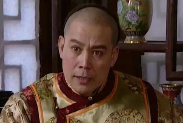 康熙三十六年，1697年。噶尔丹死了，大漠平了，康熙班师回京。按理说，这