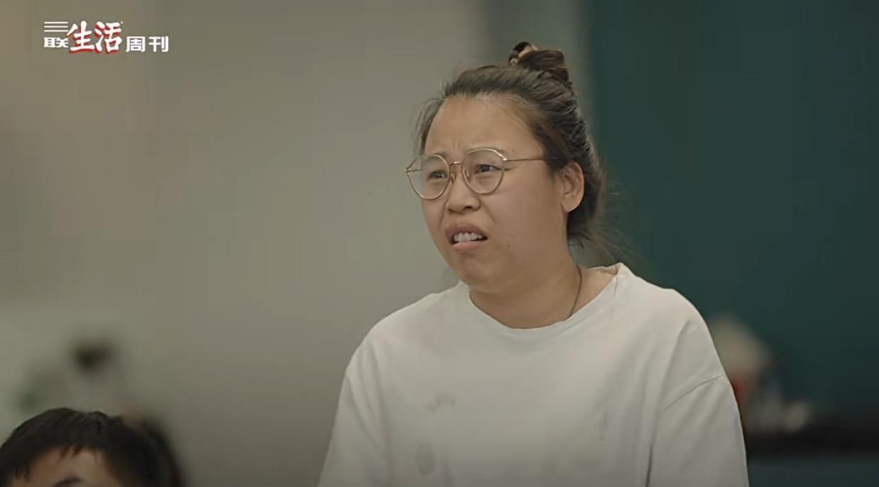 看看这位妈妈愁的，才10岁的儿子心声就是想吃饭睡觉打游戏，等爸妈不能养我的时