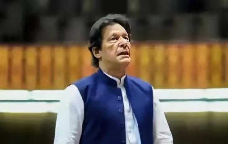 ​​巴基斯坦突然宣布了​​巴基斯坦前总理伊姆兰·汗和妻子被判处十七年监禁，缘由