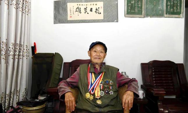 1984年，我国一名22岁的士兵陈洪远，意外发现一窑洞，里面竟然还传出女人的声音