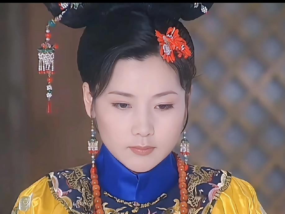 再看《孝庄秘史》里的海兰珠，才懂何赛飞老师的演绎有多绝。当年还嫌她“又老又