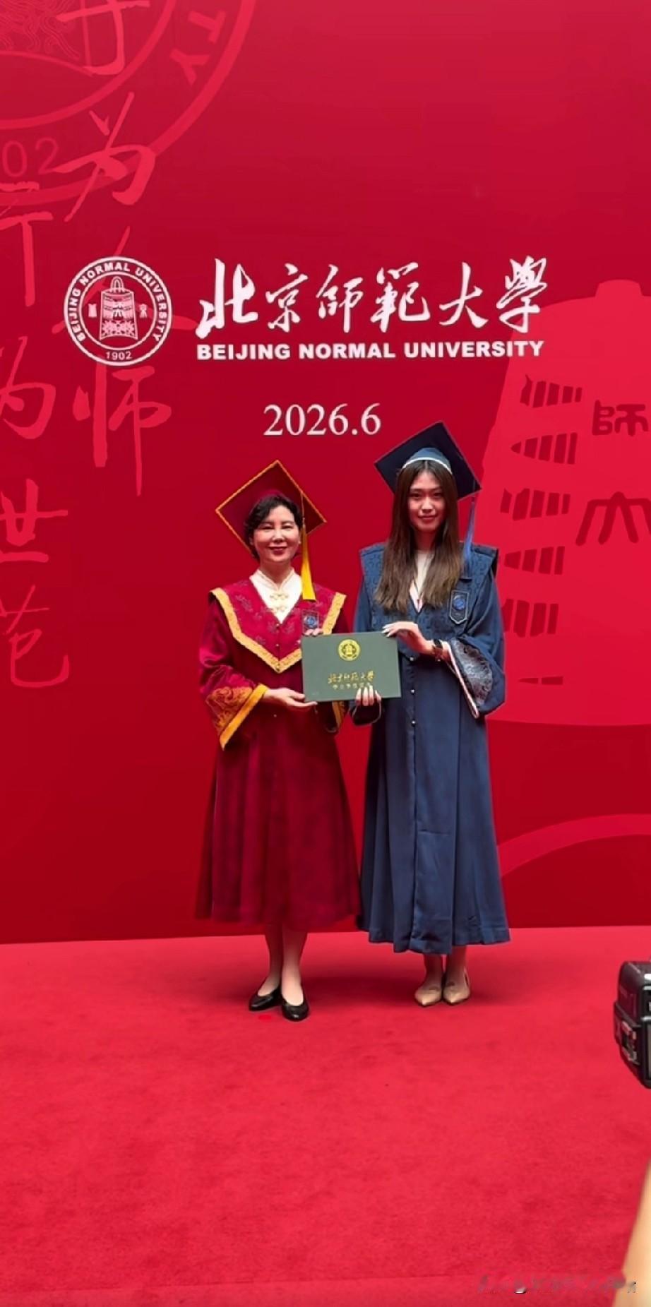 这样的人生真的太精彩了。身为女生，北师大校长于吉红18岁被保送到吉林大学，并