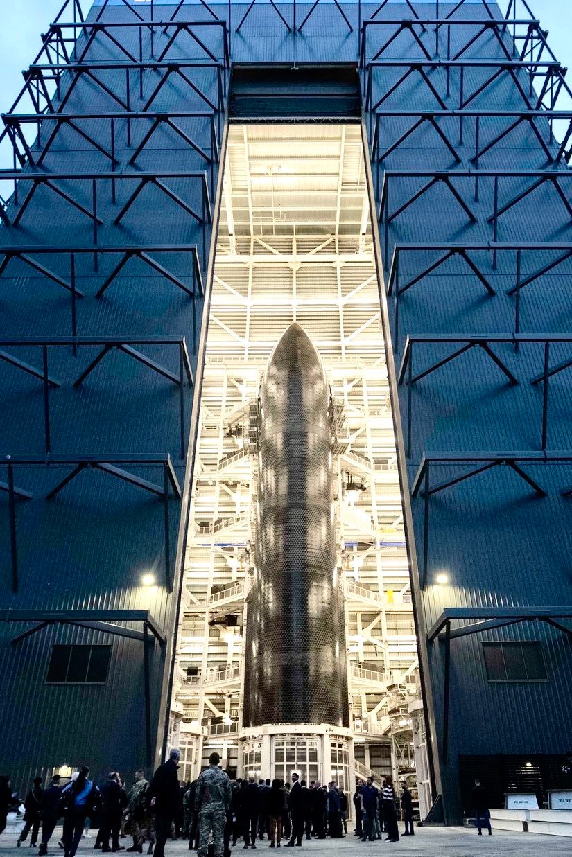 SpaceX优先殖民月球的后续来了！马斯克：并行推进火星项目关于SpaceX优先