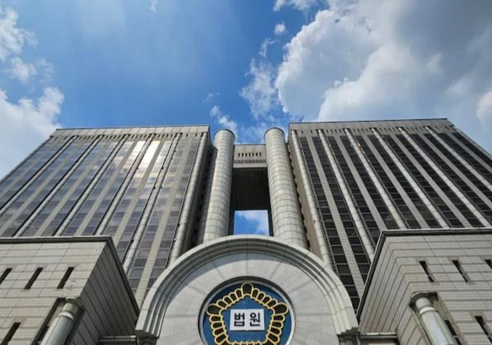 10月2日韩国首尔中央地方法院刑事合议35庭驳回前总统尹锡悦的保释申请，其将继续