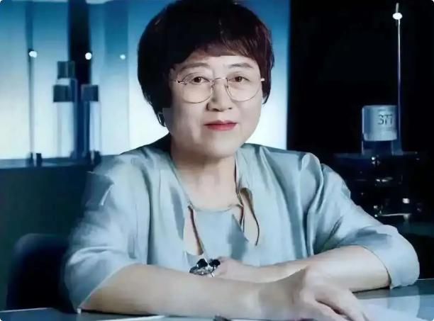 一位性学家说：“男女之间动了情，却各自有家庭时，最高级的处理方式是，不否认心动，