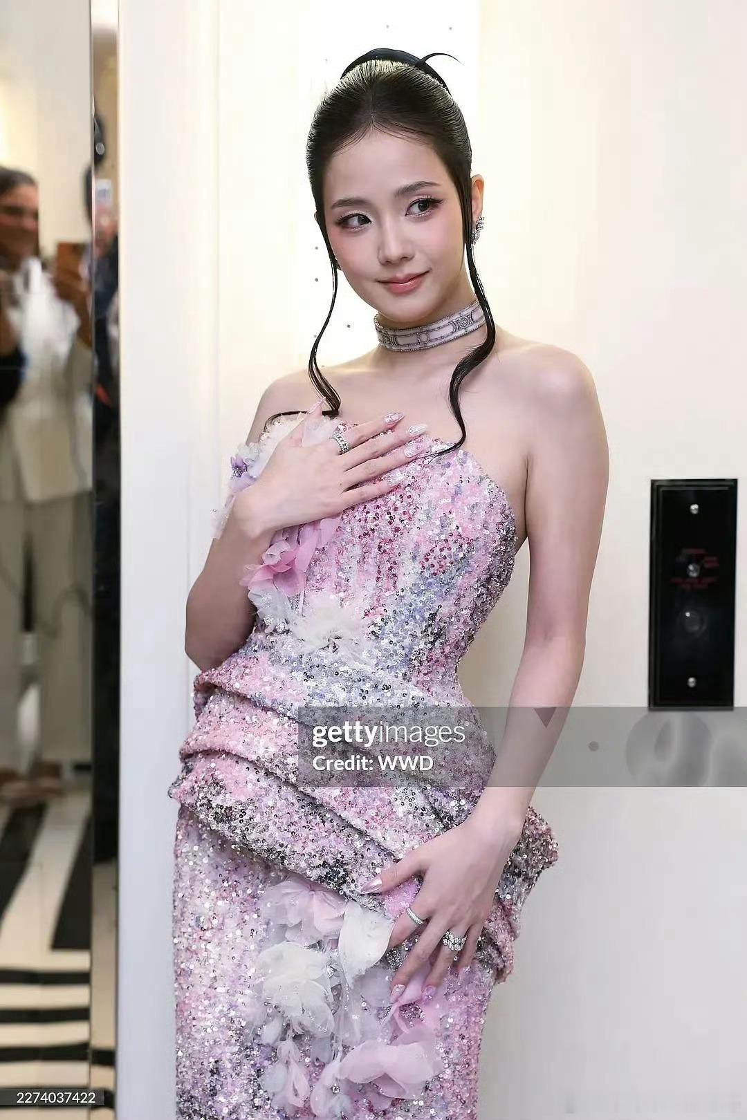 MetGala红毯金智秀脸蛋、状态、卡地亚古董珠宝、Dior特别定制全方位赢麻